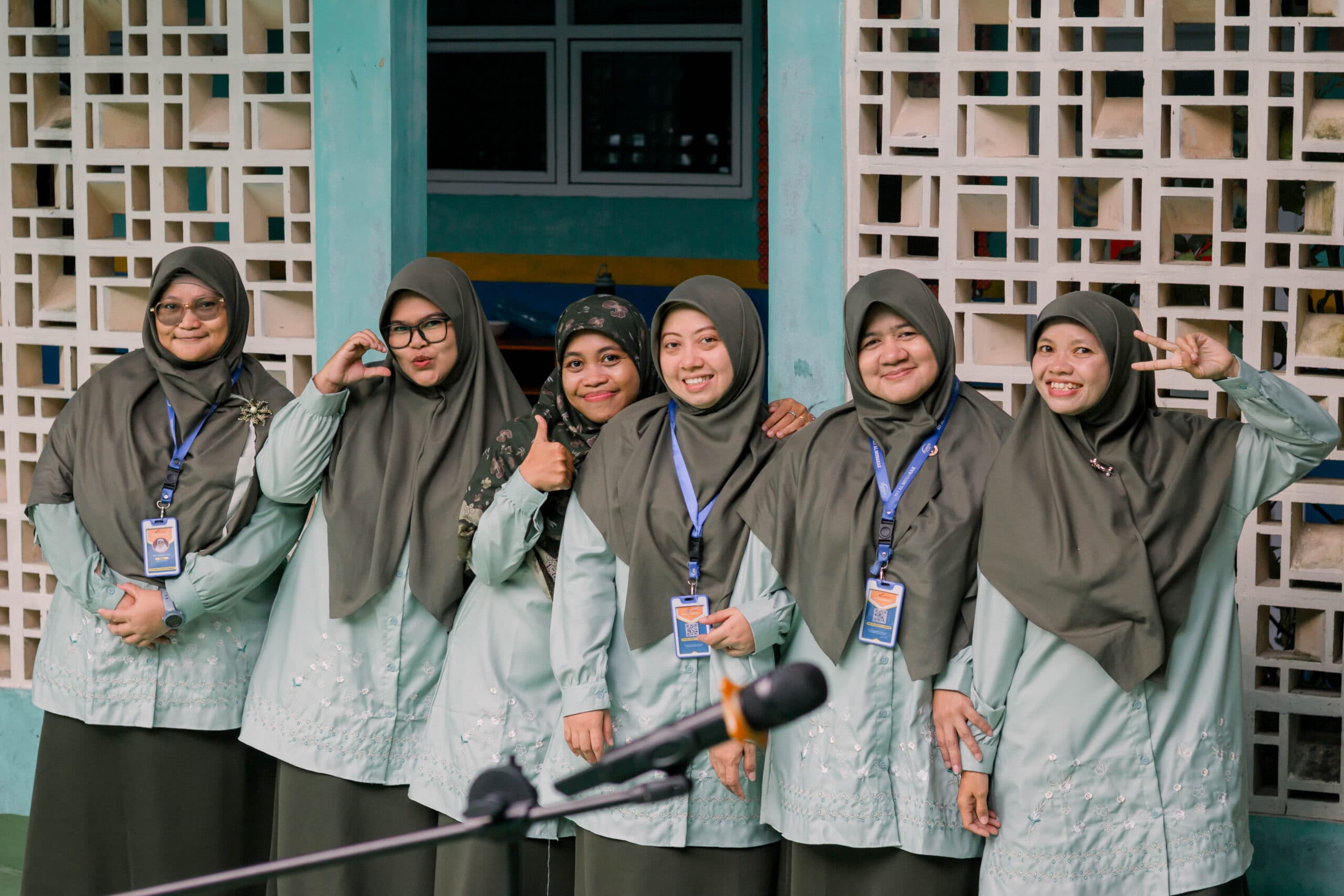 Guru dan Siswa Bersinergi dalam Kegiatan Bakti Sosial